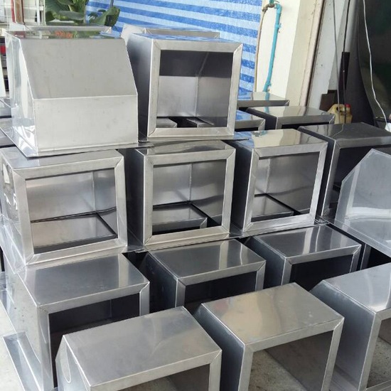 รางน้ำฝนแสตนเลส รางน้ำฝน  ปล่องดูดควัน  ท่อลม  ลูกหมุนระบายอากาศ  งานสแตนเลส  งานสเตนเลส  งานเชื่อมอาร์กอน  รางน้ำฝนแสตนเลส 